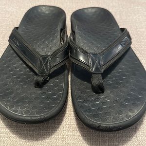 Preloved Vionic sandal ** Last Call